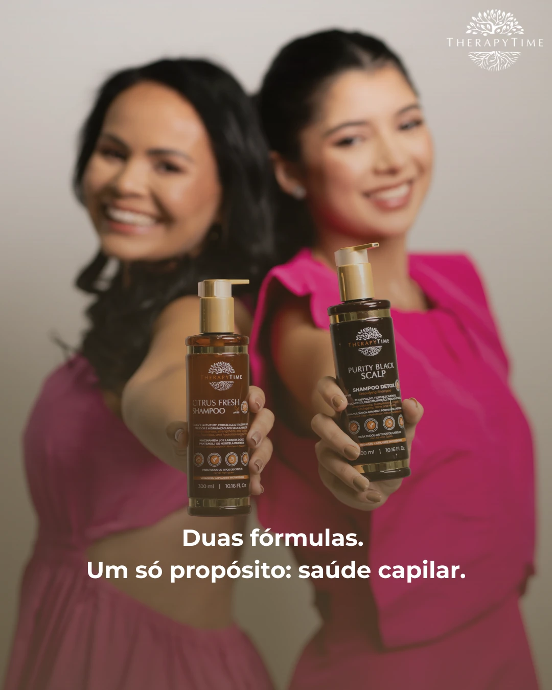 Duas mulheres com produtos Therapy Time